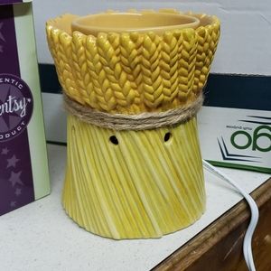 "Grateful Harvest" Scentsy warmer